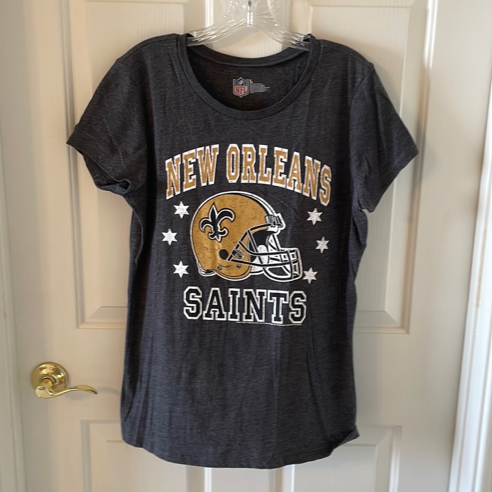 NFL New Orleans Saints tshirt.